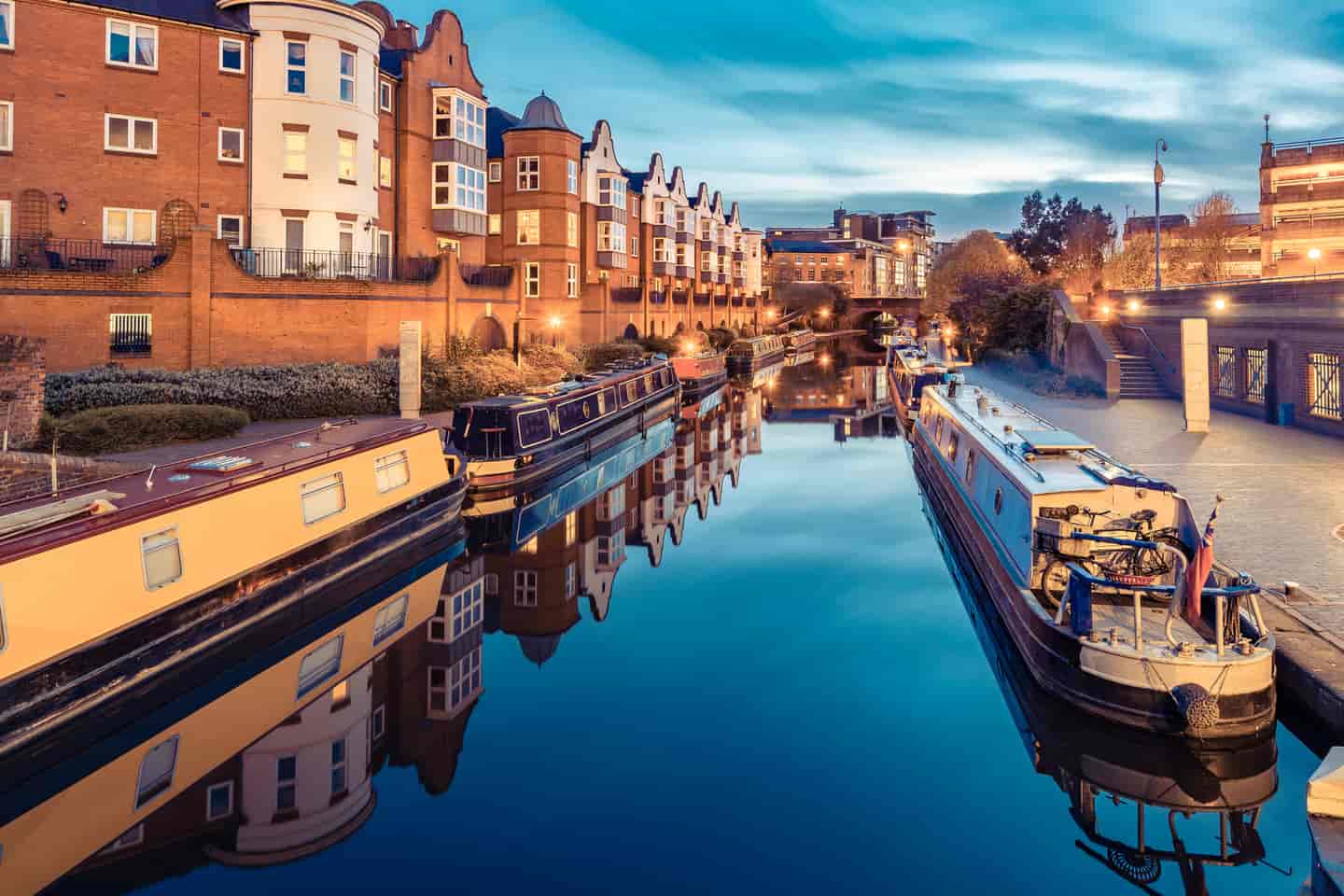 Student Accommodation in Birmingham - Narrowboats on the canal