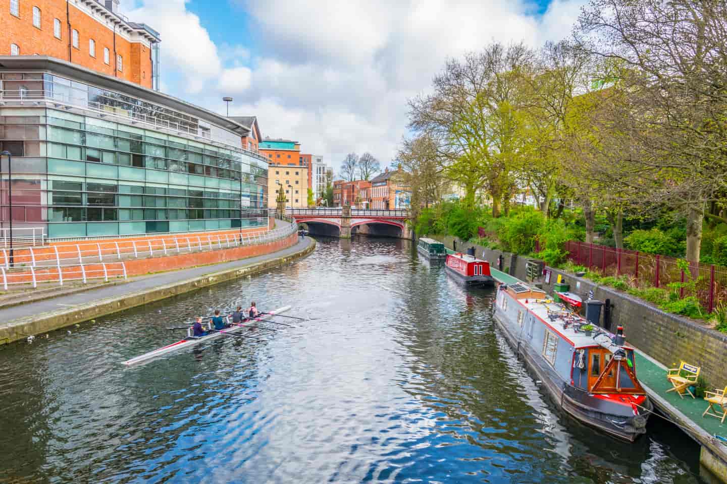 Student Accommodation in Leicester - Rowing and Narrowboats on the River Soar