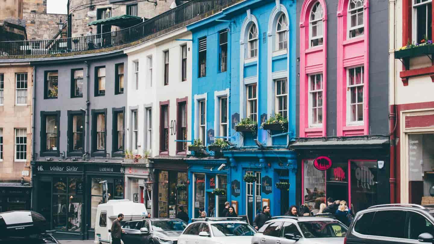 Student Accommodation in Edinburgh - The colours of Victoria Street in Edinburgh Old Town