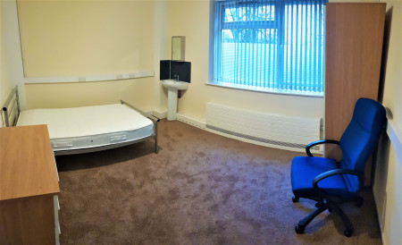 XXL, XL & Double 9 bed student flat to rent on Humphrey Road, Manchester, M16