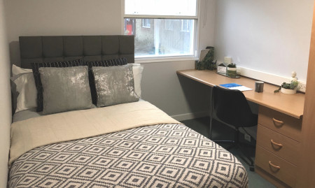 Ensuite 5 bed student flat to rent on New Cross Road, London, SE14