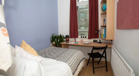 6 Bed Standard En-suite Student flat to rent on Cowgate, Edinburgh, EH1