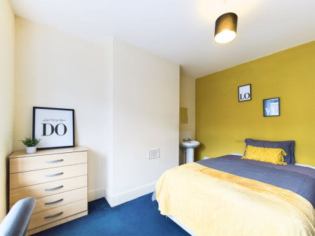 Student studio flat to rent on Stanmer Villas, Brighton, BN1